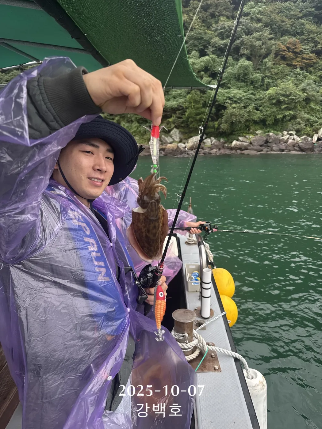삼천포 갑오징어 선상낚시 실제 출조에서 갑오징어를 잡은 조사님
