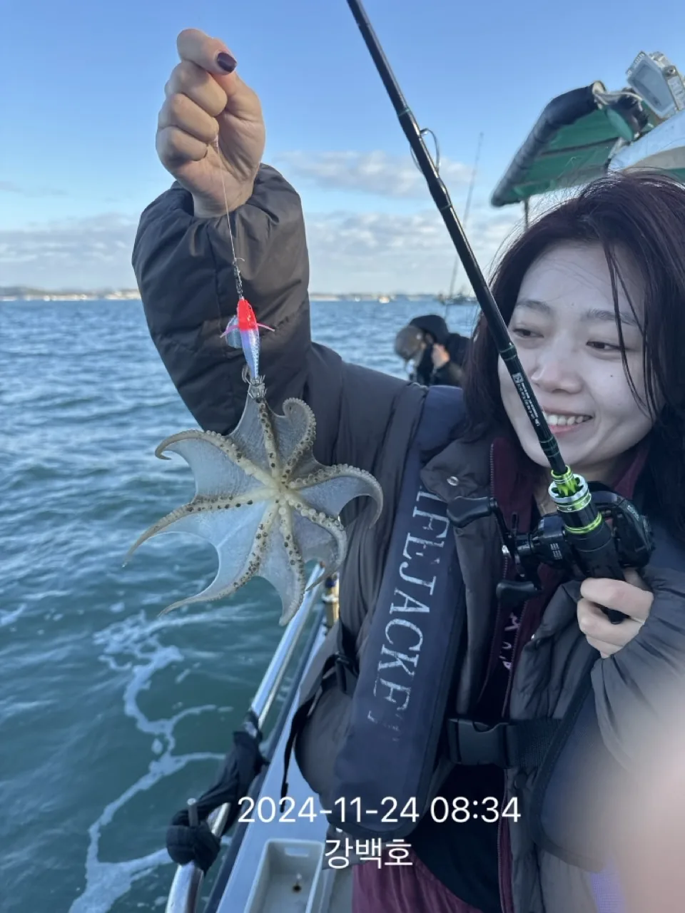 강백호 선상낚시에서 쭈꾸미를 잡은 초보 낚시객